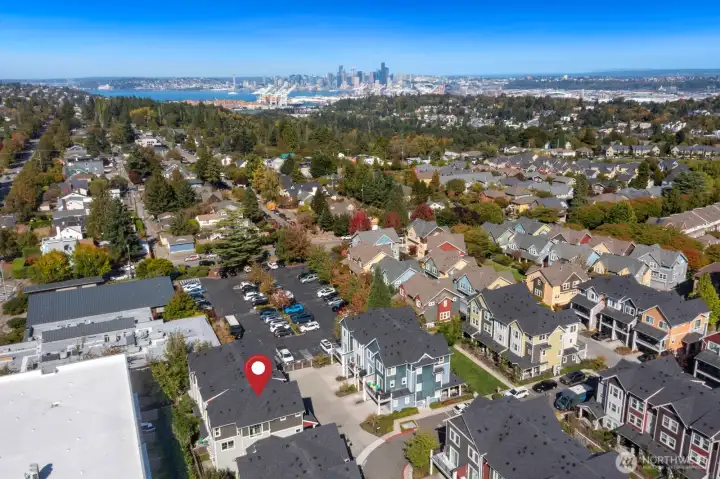 Fantastic location in West Seattle with easy access to ---- and downtown Seattle.