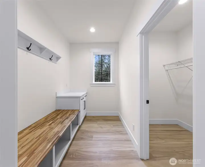 Muddroom with Large CLOSET Space