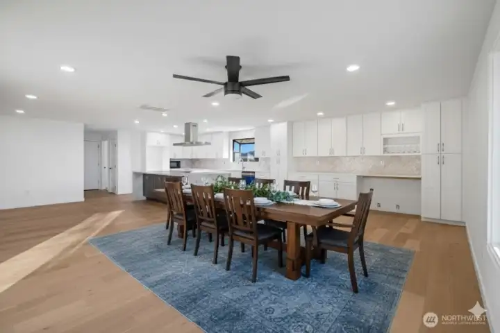 Virtually staged dining room