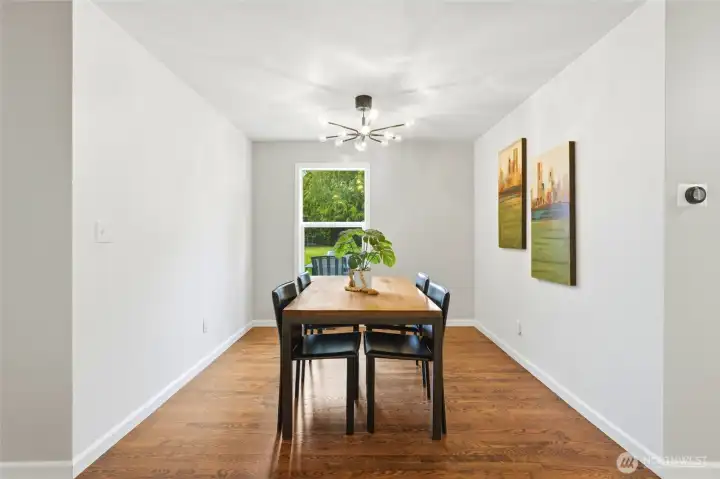 Whether it’s a casual breakfast or a full dinner party, the space rises to the occasion. Natural light enhances the setting, creating an inviting atmosphere throughout the day.