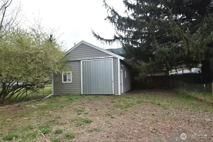 Detached garage