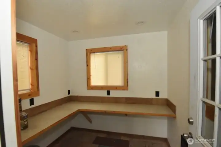 Detached garage, office