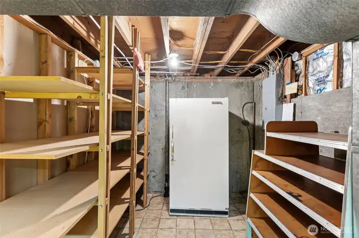 Extra storage and freezer that conveys.