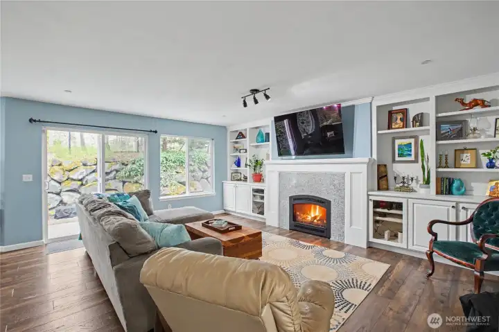 Living Room with gas fireplace