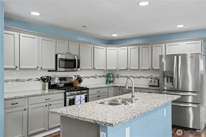 large center island with bar seating