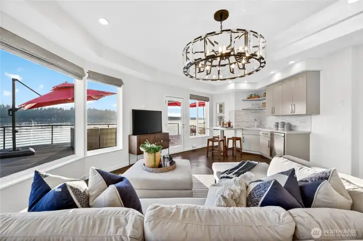 Open the doors and let the party flow. Inside and out, the entertaining never skips a beat.