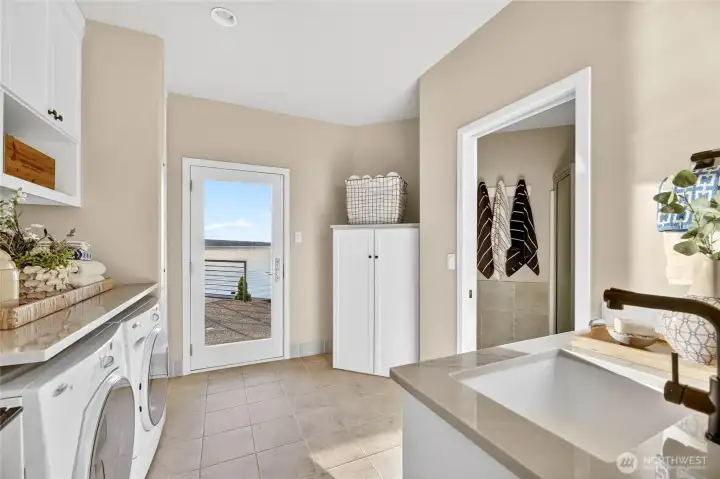 Come in from the dock, rinse off, and throw the towels straight in the wash. The lake-level laundry and ¾ bath are positioned exactly where you need them.