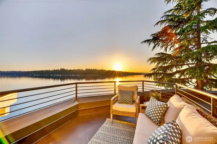 Step outside and the lake is all yours. This private rooftop deck off the upper bedroom is where the day ends best