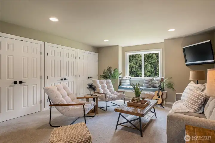 Upper level bonus room with ample storage!