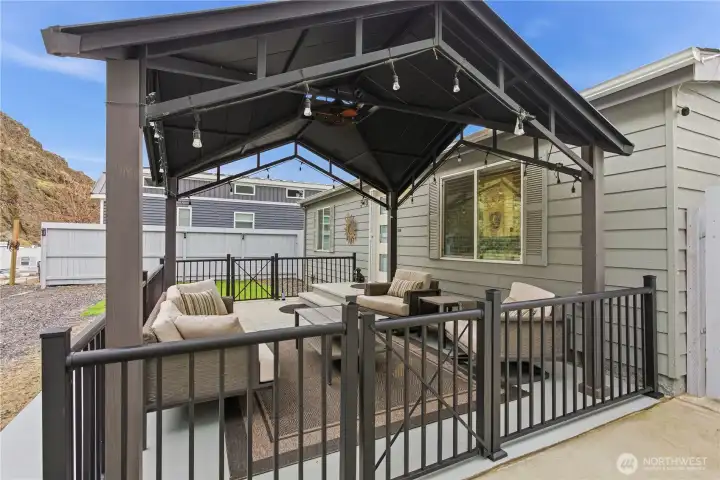 Great Outdoor Seating for Entertaining. Great Outdoor Seating for Entertaining.