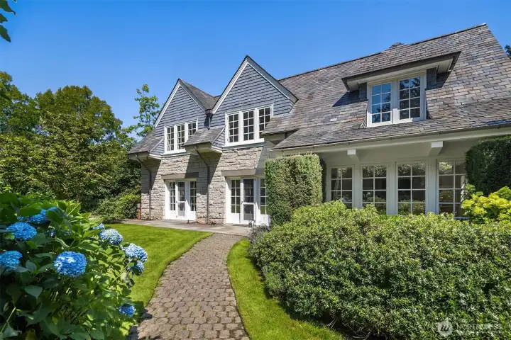 Charming curb appeal with a welcoming paved drive. Charming curb appeal with a welcoming paved drive.