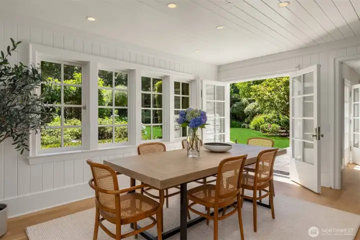 Elegant dining area ideal for gatherings. Elegant dining area ideal for gatherings.