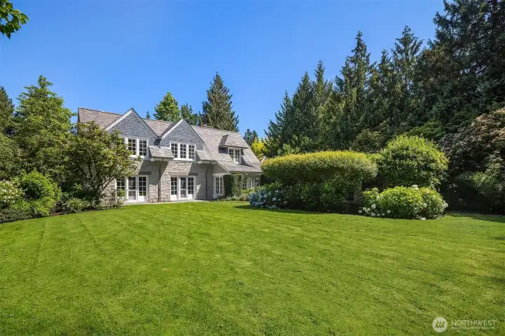 Elegant home framed by manicured grounds and mature landscaping. Elegant home framed by manicured grounds and mature landscaping.