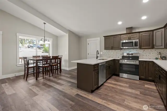 Kitchen & Dining
