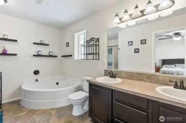 5 piece ensuite primary bath