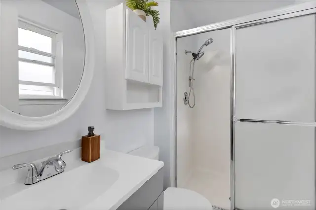 primary's bathroom