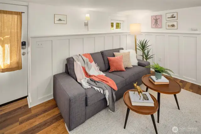 Period details continue down here! This has been a massage office, guest quarters and registered and rented apartment.