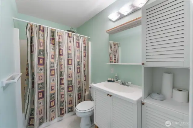 3/4 bath completes office space.