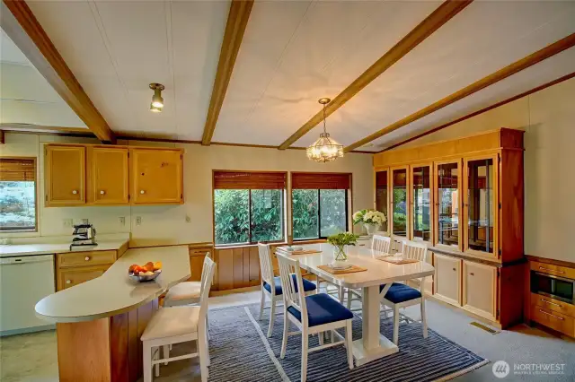 Formal Dining *Virtually Staged