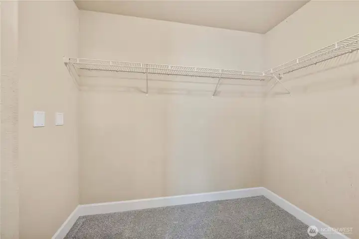 Primary suite walk in closet