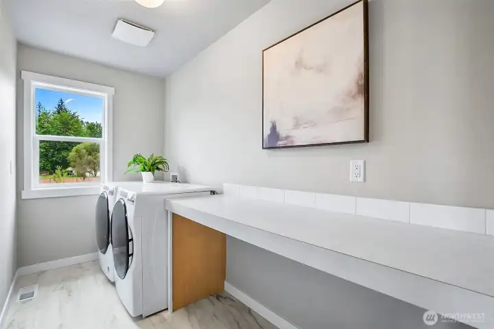 Photographs are for illustrative purposes only. Features, finishes, interior/exterior colors, landscaping and floorplan shown may vary from actual homes built.