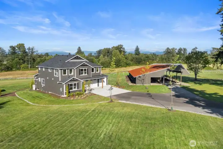 Photographs are for illustrative purposes only. Features, finishes, interior/exterior colors, landscaping and floorplan shown may vary from actual homes built.