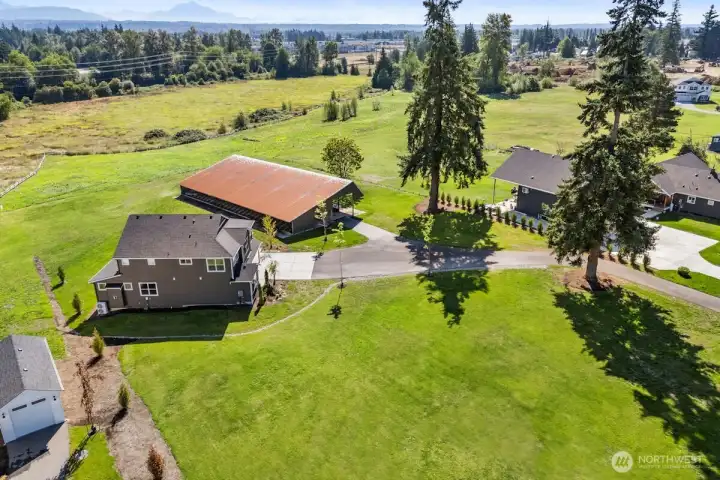 Photographs are for illustrative purposes only. Features, finishes, interior/exterior colors, landscaping and floorplan shown may vary from actual homes built.