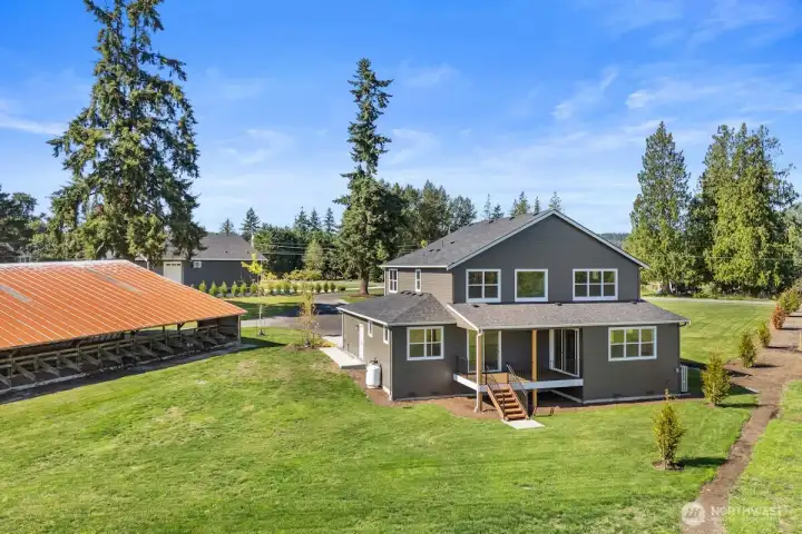 Photographs are for illustrative purposes only. Features, finishes, interior/exterior colors, landscaping and floorplan shown may vary from actual homes built.