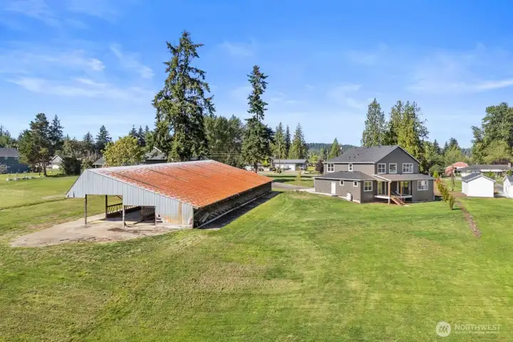 Photographs are for illustrative purposes only. Features, finishes, interior/exterior colors, landscaping and floorplan shown may vary from actual homes built.