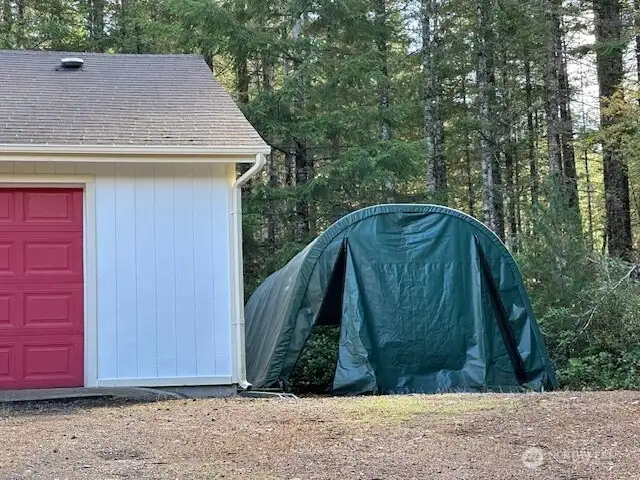 Portable carport is convenient