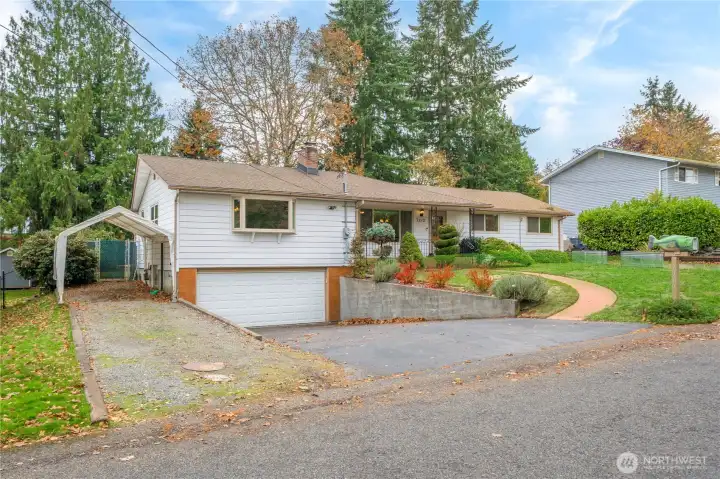 Gorgeous Mid-Century rambler in the heart of UP!