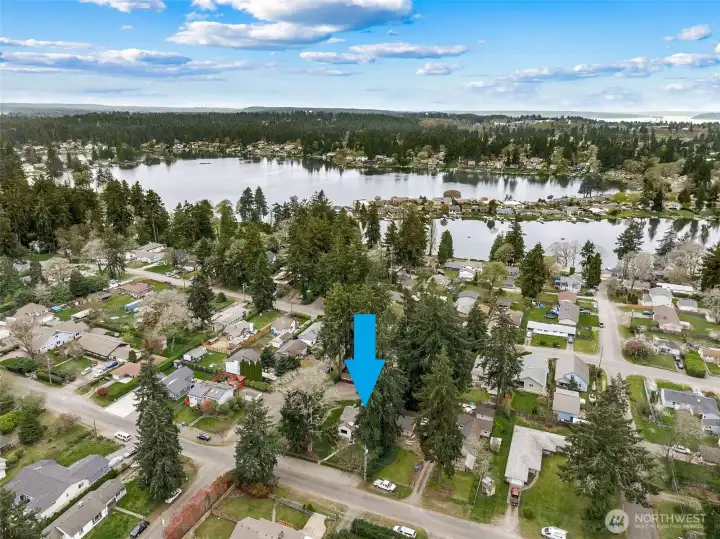 Just a 5-minute walk to Edgewater Park and Lake Steilacoom and only two blocks from the public boat launch.