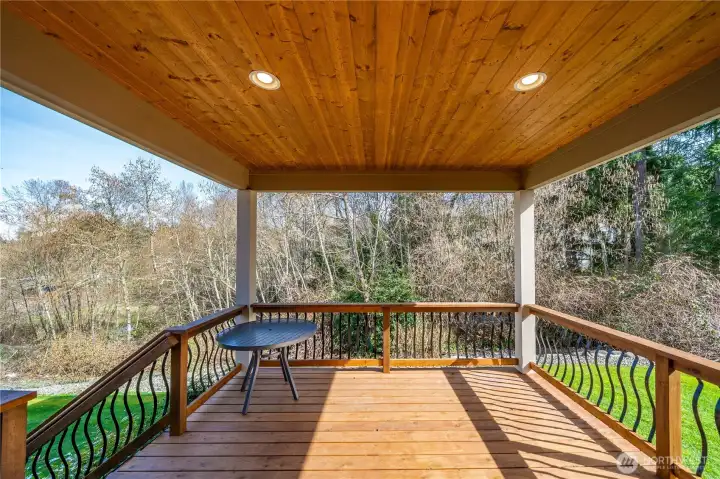 Dine alfresco in privacy