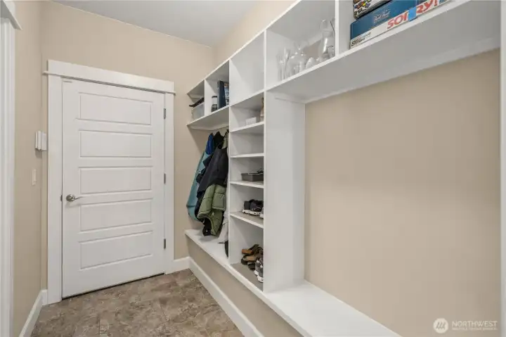 No steps from garage into mud room