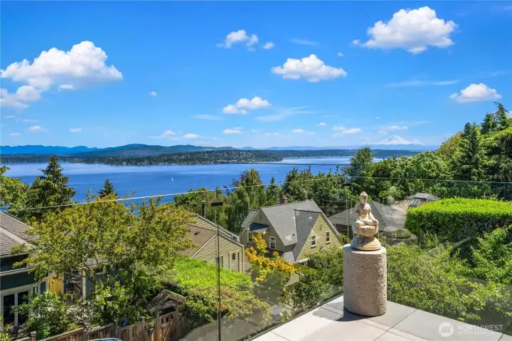 Lake views with Mt Rainier. Clear railing doesn't impact the views. Lake views with Mt Rainier. Clear railing doesn't impact the views.