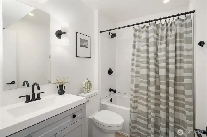 Full bath on lower level. Full bath on lower level.