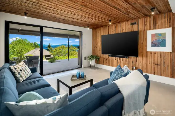 Rec room with original wood and glass door that opens to the back patios. Rec room with original wood and glass door that opens to the back patios.