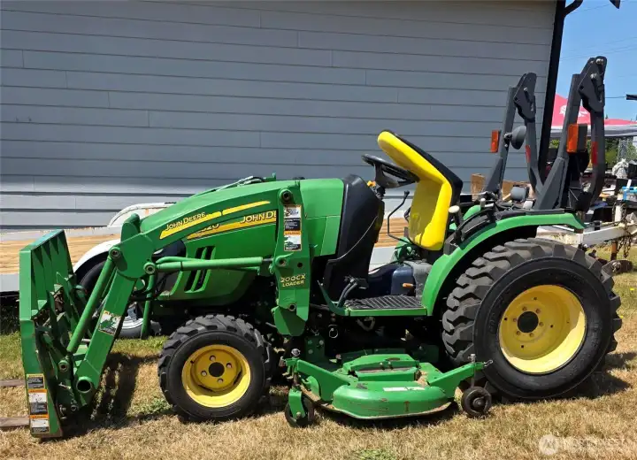 Family tractor offered with full price offer! Family tractor offered with full price offer!