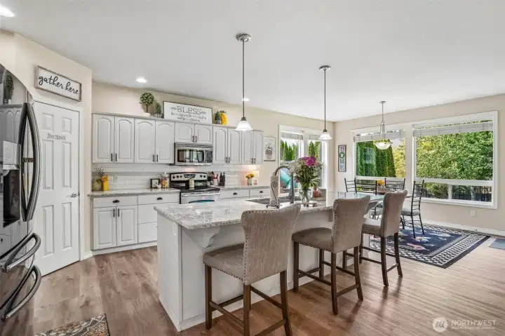 Kitchen with Newer Quartz Counter Tops & Tile Backsplash! Kitchen with Newer Quartz Counter Tops & Tile Backsplash!