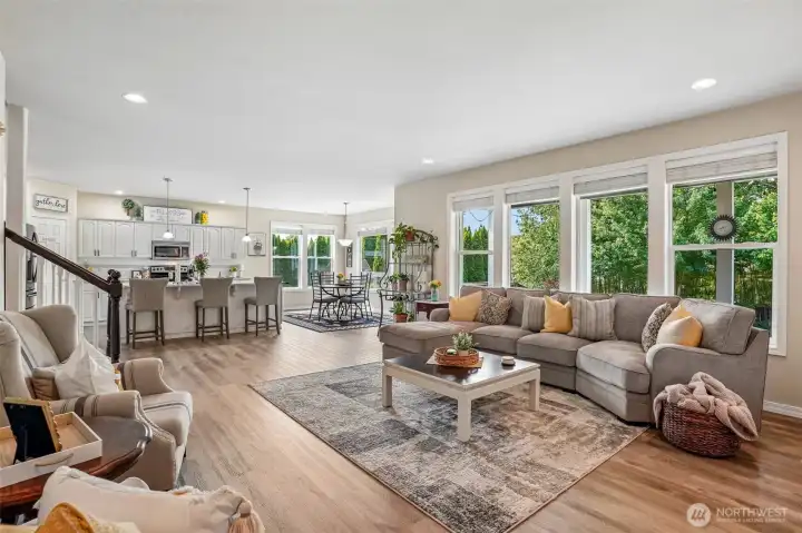 Spacious Family Room opens up to the updated kitchen, great place to entertain! Spacious Family Room opens up to the updated kitchen, great place to entertain!