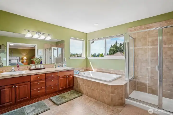 Primary Bath with tile shower surround! Primary Bath with tile shower surround!