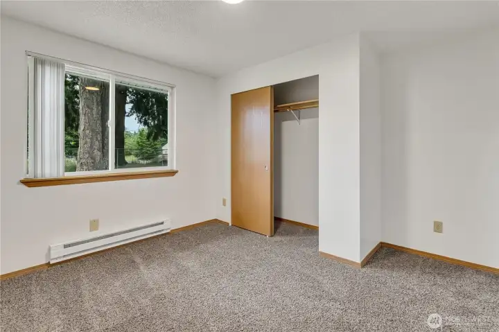 Private 4th Bedroom with east-facing window! Private 4th Bedroom with east-facing window!