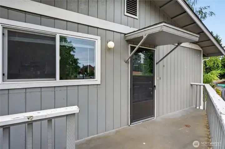 Unit B private deck and entrance