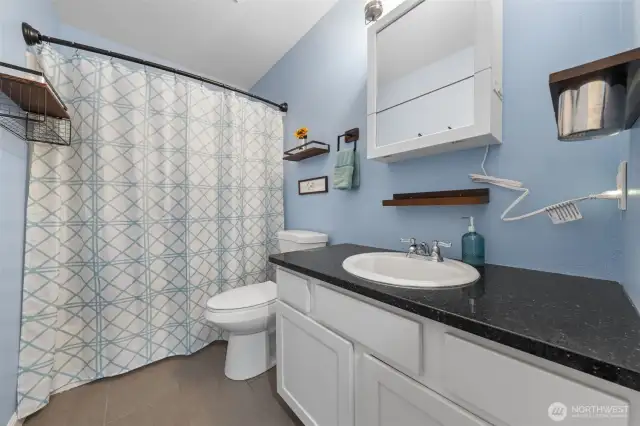 Upstairs Bathroom: Shower/Tub combo