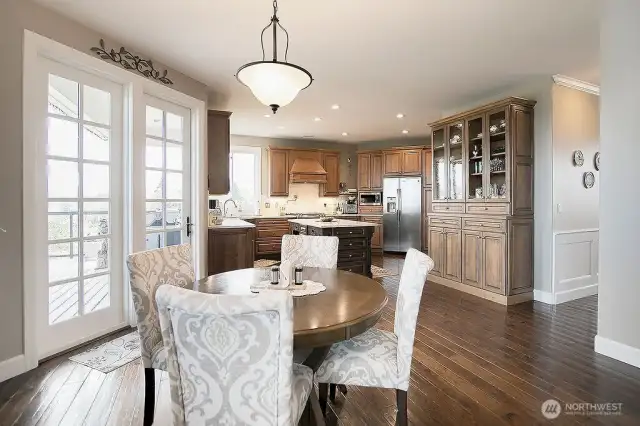 Kitchen Area Dining