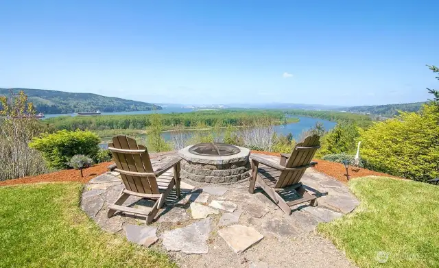 Firepit Overlooking Columbia River