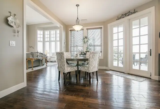 Kitchen Area Dining