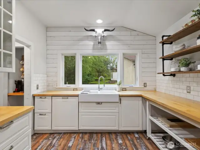 Large updated Kitchen, with moveable island