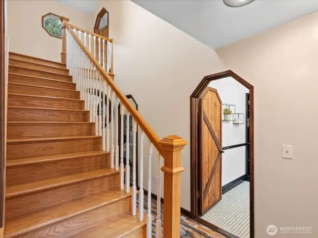 Stairs leading to Flex room / bedroom #4