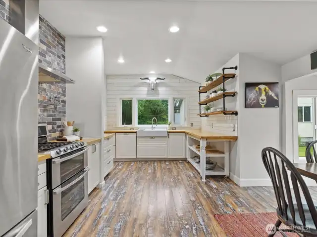 Updated Kitchen, with moveable island